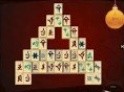 Nem a megszokott kövekkel, de kínai írásjelekkel díszitett mahjong is elég fejtörést tud okozni.