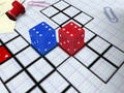 Gördítsd a kockákat úgy, hogy a táblán a megfelelő oldala legyen felül - az adott helyen.