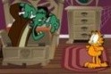 Garfield bolyong a szellemkastélyban, és édesség után kutat