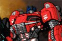 Most mindenki Optimuszt akarja elkapni a Transformers játék alatt. Csak rád számíthat a legkeményebb csatákban az online játék során.